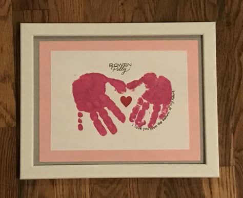 Sibling handprint for baby sister #beanandbelly Papa Diy Gifts, Hand Art Projects, Sibling Art, Happy Birthday Valentine, Sister Crafts, Diy Easter Gifts, Sisters Art, February 14th, Baby Painting