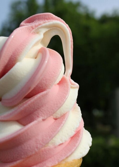 ♥ Swirl Ice Cream, High By The Beach, Cream Aesthetic, Food Illustration, Soft Serve, Style Pink, Strawberries And Cream, Frozen Treats, Vanilla Ice Cream