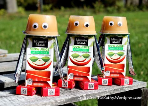 Robot Snacks! Perfect preschool treat! Robot Snacks, Classroom Birthday Treats, Homemade Robot, Candy Free Valentines, School Birthday Treats, Classroom Snacks, Healthy School Snacks, Valentines Snacks, Birthday Snacks