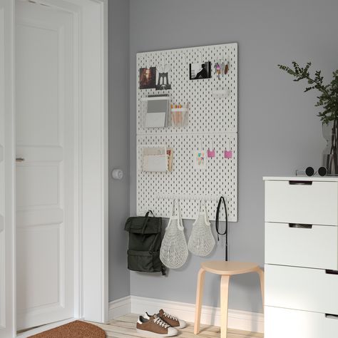 IKEA pegboard ideas – 10 ways to use Skadis in your home | Livingetc Pegboard Bedroom Ideas, Skådis Ikea, Ikea Decor Hacks, Ikea Kitchen Hacks, Small Teen Bedroom, Skadis Pegboard, Ikea Pegboard, Ikea Chest Of Drawers, Pegboard Ideas