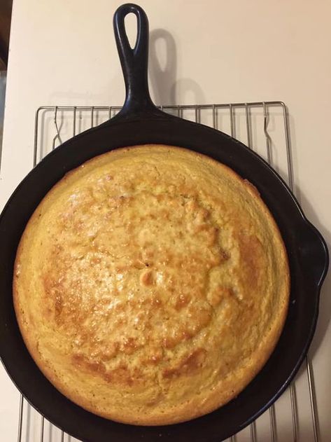 Traditional Cornbread: A Recipe Passed Down Old Fashioned Cornbread, Best Cornbread Recipe, Coconut Cream Pie Recipes, Buttermilk Cornbread, Comfort Food Chicken, Protein Balls Recipes, Cornbread Easy, Homemade Cornbread, Cast Iron Skillet Recipes