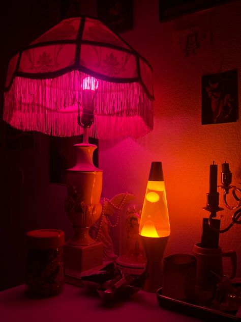 Lava lamp warm colors bedside table coquette aesthetic fall vibes Lava Lamp Bedroom Aesthetic, Lava Lamp Room Decor, Lava Lamp Aesthetic Room, 70s Lamps, Vintage Lamp Aesthetic, Warm Lamps, Lamp Aesthetic, Lava Lamp Room, Lava Lamp Aesthetic