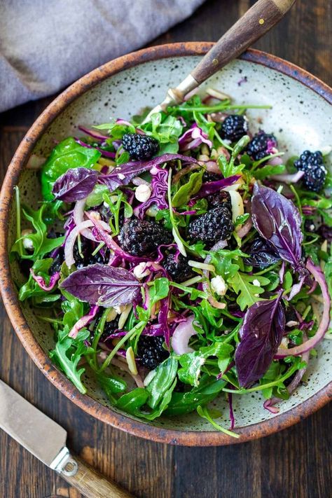 A simple recipe for Blackberry Salad with Basil and Arugula sprinkled with crumbled goat cheese, toasted almonds and a maple-balsamic dressing. A light and delicious summer salad! Fresh Blackberry Recipes, Blackberry Salad, Maple Balsamic Dressing, Crumbled Goat Cheese, Salad With Spinach, Menstrual Phase, Salty Recipes, Basil Salad, Recipes Salads