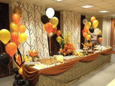 Pretty Parties: African Safari Party African Safari Party, Africa Theme Party, Africa Party, Banquet Centerpieces, African Theme, Bridal Shower Tables, Prom Theme, Safari Birthday Party, Birthday Party Tables