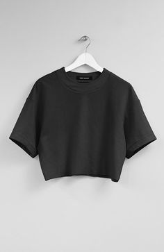 Crop Tees For Women, Tee Shirt Oversize, Cropped Tees, Oversized Crop Top, Trendy Shirt Designs, Black Shirts, Fashion Top Outfits, Crop Top Casual, Black Crop Top