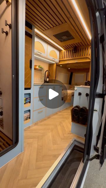 Sprinter Motorhome, Small Camper Interior, Small Camper Vans, Camper Beds, Camper Interior Design, Camper Van Life, Luxury Van, Sprinter Camper, Campervan Life