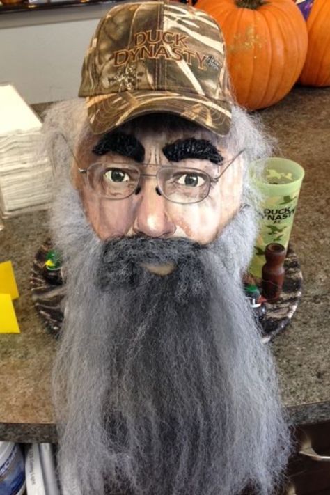 Duck Dynasty Pumpkin #happyhappyhappy #aeduckdynasty Angry Birds Pumpkin, Charlie Brown Pumpkin, Ninja Turtle Pumpkin, Pumpkin Guts, Minion Pumpkin, Mickey Mouse Pumpkin, Creative Pumpkin Decorating, Pumpkin Decorating Contest, Halloween Craft Projects