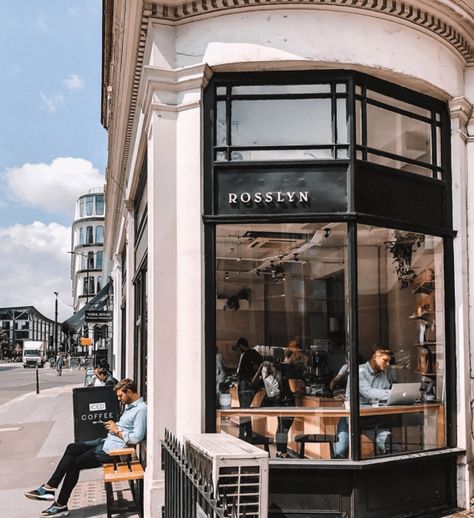 London Coffee Shop, Drive Thru Coffee, London Cafe, Aesthetic London, Brunch Places, Coffee Stands, Coffee Places, London Aesthetic, Coffee Shops Interior