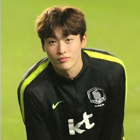 Cho Gu Seung, Cho Gu Sung, Cho Guesung, Handsome Football Players, Gue Sung, Kang Ho Song, Light Skin Men, Soccer Boyfriend, Football Boyfriend