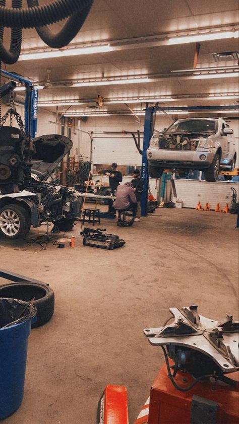 Cars Mechanic Aesthetic, Car Workshop Aesthetic, Car Fixing Aesthetic, Bengkel Mobil Aesthetic, Macanic Engineering Aesthetic, Mechanic Garage Aesthetic, Automotive Engineering Aesthetic, Auto Mechanic Aesthetic, Mechanic Aesthetic Men