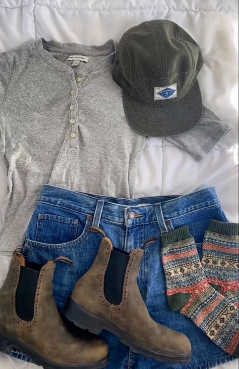 Woodsy Outfit Aesthetic, Vacation Outfits Mountain, Crunchy Girl Aesthetic Outfits, National Park Hiking Outfit, Cute Summer Outfits Granola, Fall Outfits Earthy, Granola Cowgirl Outfits, Casual Granola Outfits, Summer Blundstone Outfit