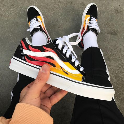 VANS Old Skool "Flames" Vans Old Skool Custom, Custom Vans, Fresh Kicks, Vans Shop, Vans Off The Wall, Best Sneakers, Custom Sneakers, Vans Old Skool, Vans Old Skool Sneaker