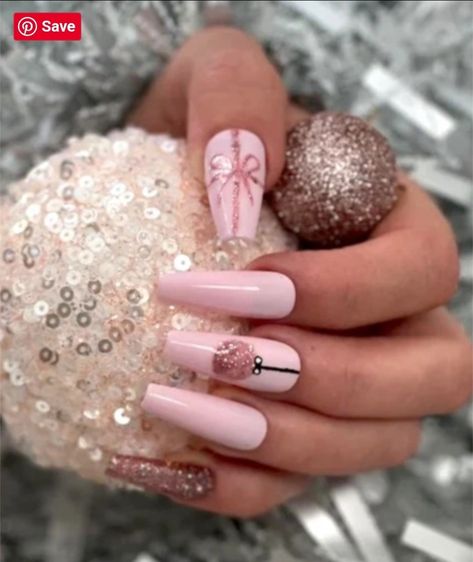 Cristmass Nails 2023, Holiday Nail Designs Christmas, Holiday Nails Coffin, Festive Christmas Nails, Intricate Snowflake, Fashion Outfits Dresses, Snowflake Patterns, Nail Acrylic, Tree Nails