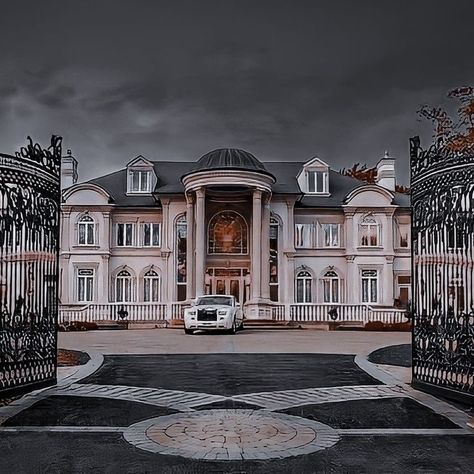 Mansion Aesthetic Modern, Mafia Mansion, Mafia House Aesthetic, Rich Lifestyle Luxury, Mansion Aesthetic, Big Mansions, Luxury Houses Mansions, Dream Mansion, Fancy Houses