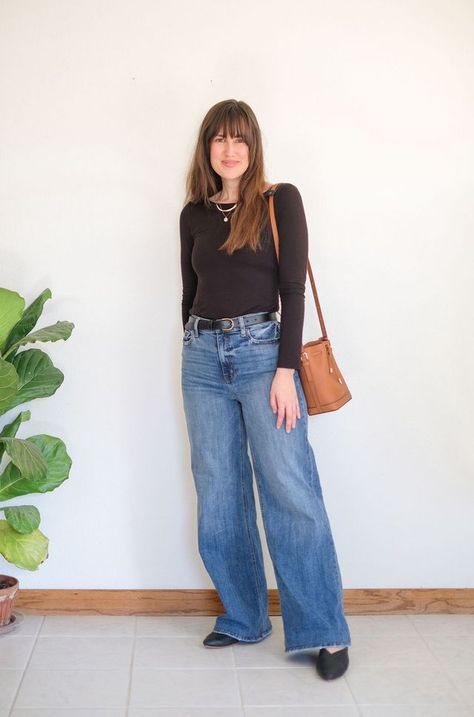 What to Wear with Wide Legs Styling Long Wide Leg Jeans, Relaxed Wide Leg Jeans Outfit, Full Length Wide Leg Jeans Outfit, Wide Leg Jeans With Flats, Wide Leg Jeans Sneakers Outfit, Wide Leg Jeans For Short Women, Light Wash Wide Leg Jeans Outfit, Dark Wide Leg Jeans Outfit, Wode Leg Jeans