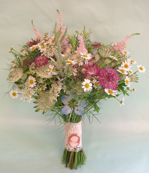 Feverfew Wedding Bouquet, Astilbe Wedding Bouquet, Astilbe Bouquet, Growing Cut Flowers, Flower Boquet, Gladiolus Flower, Flower Artists, Boquette Flowers, Rustic Wedding Flowers