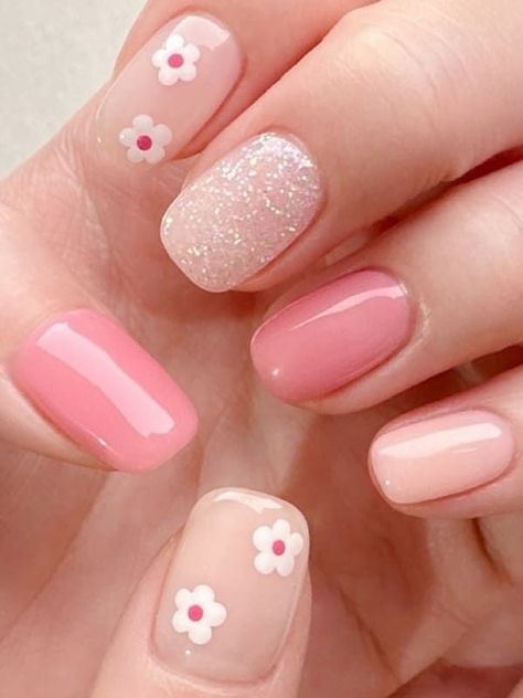 Pink Simple Nail Art, Gel Nails With Flower Designs, Simple Nail Designs To Do Yourself, Short Nail Pink Designs, Nail Designs For Short Nails Pink, Adorable Nail Designs, Short Gel Nails Spring Simple, Pink Floral Nail Art, Nail Art Designs Short Nails Simple