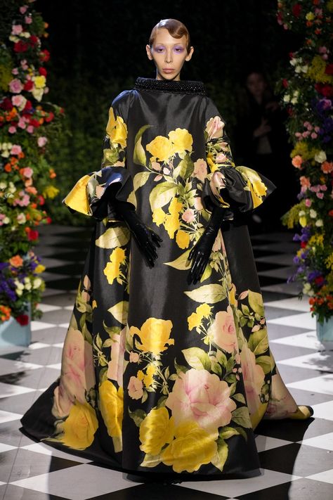 Fall 2023 Ready To Wear, Richard Quinn, 2023 Ready To Wear, Fall 2023, Yellow Fashion, Fashion Show Collection, Fabric Painting, London Fashion, London Fashion Week