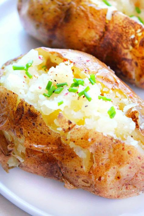 Recipes In Microwave, Fast Baked Potato, Quick Baked Potato, Baked Potato Microwave, Air Fryer Baked Potato, Making Baked Potatoes, Microwave Baking, Potatoes In Microwave, Easy Potato Recipes