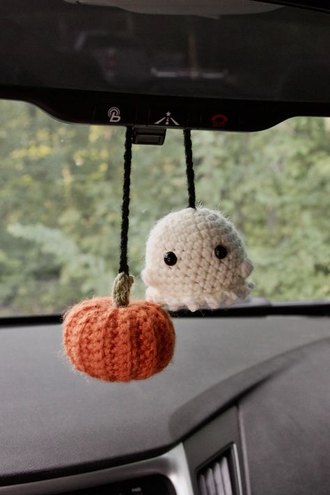 Crochet Pumpkin & Ghost Hanger - Etsy Crochet Pour Halloween, Fall Crochet Patterns, Crochet Car, Confection Au Crochet, Halloween Crochet Patterns, Halloween Style, Crochet Fall, Crochet Pumpkin, Fun Crochet Projects