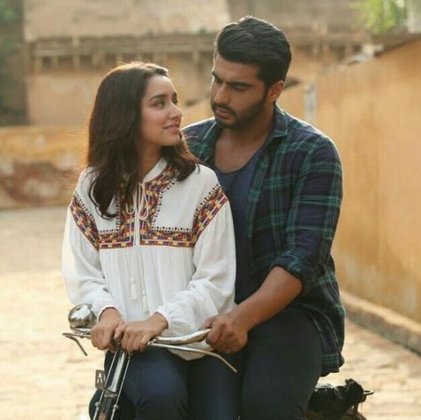 Pin/♡Madiha♡ Shraddha Kapoor Half Girlfriend, Half Girlfriend Movie, Carnival Photography, Half Girlfriend, Arjun Kapoor, Bollywood Couples, Half Man, Everyday Fashion Outfits, Love Couple Photo