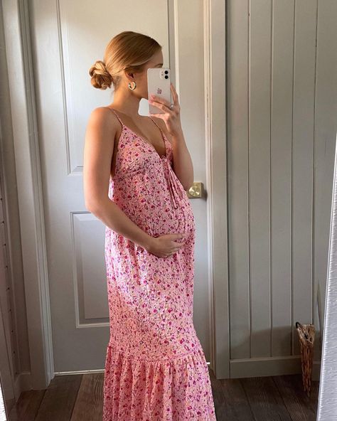 Cold Sunny Day Outfit, Summer Pregnancy Outfits Dresses, Pregnancy Outfits For Summer, Trendy Pregnancy Outfits, Comfortable Pregnancy Outfits, Prego Outfits, Summer Pregnancy Outfits, Casual Maternity Outfits, Maternity Clothes Summer