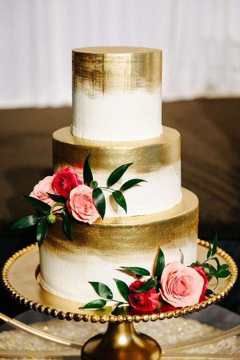 Mediterranean Birthday, Trending Cakes, Wedding Cake With Flowers, Vintage Pasta, Blush Wedding Cakes, Wedding Cake Ombre, Cake With Flowers, Summer Wedding Cakes, Gold Chocolate