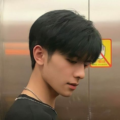 Flat Asian Hair Men, Long Two Block Haircut, Korean Hairstyle Men, Korean Haircut Men, Asian Men Short Hairstyle, Momo Hair, Asian Boy Haircuts, Straight Haircuts, Korean Boy Hairstyle