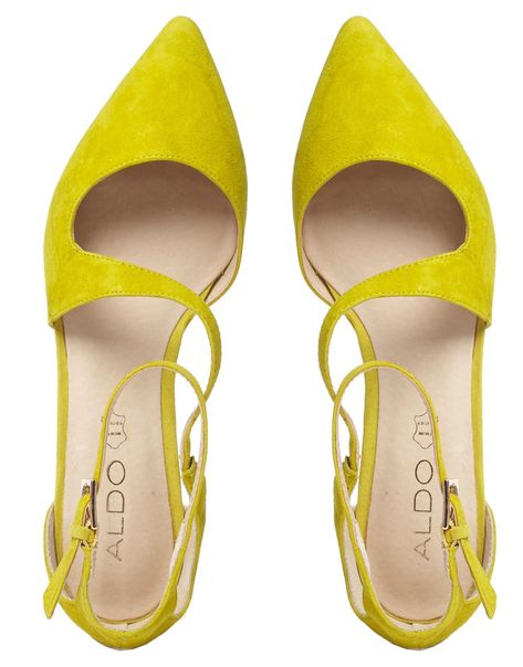 Yellow Shoes Flats, Stradivarius Shoes, Yellow Flats, Street Style Shoes, Classy Shoes, Designer High Heels, Yellow Shoes, Shoe Closet, Womens Wedges