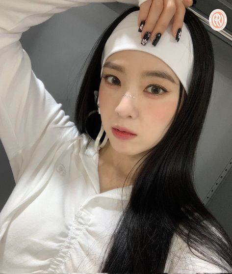 Irene Red Velvet Makeup, Irene Bae, Irene Red Velvet, Seulgi Instagram, Hard Rock Music, Bae Joohyun, Red Velvet Irene, Music Activities, Heart Women