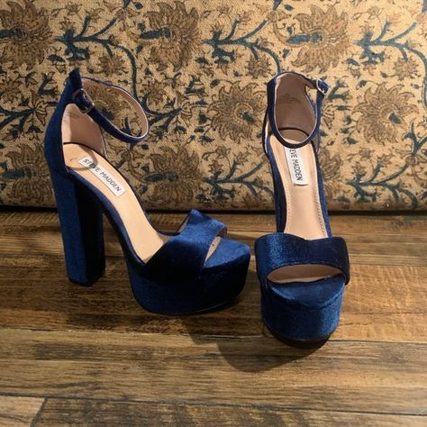 Steve Madden. Gorgeous Blue Velvet Heels. Prom Heels Blue, Dark Blue Heels, Blue Velvet Heels, Navy Blue Heels, Navy Heels, 18th Bday, Prom Outfit, Prom Inspo, Prom 2024