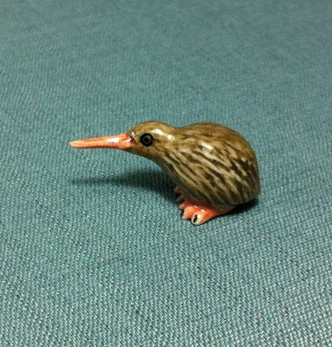 Kiwi Bird, Cute Miniature, Sculptures Céramiques, Animal Cute, Clay Animals, Ceramic Animals, Clay Art Projects, Cute Clay, Ceramics Pottery