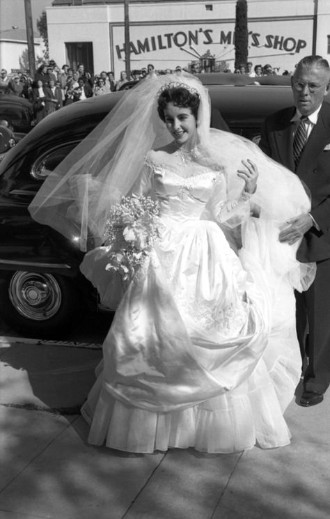 Helen Rose, Taylor Wedding, Hollywood Wedding, Nicky Hilton, Wedding Gowns Vintage, Vintage Bride, Jolie Photo, Elizabeth Taylor, Vintage Bridal