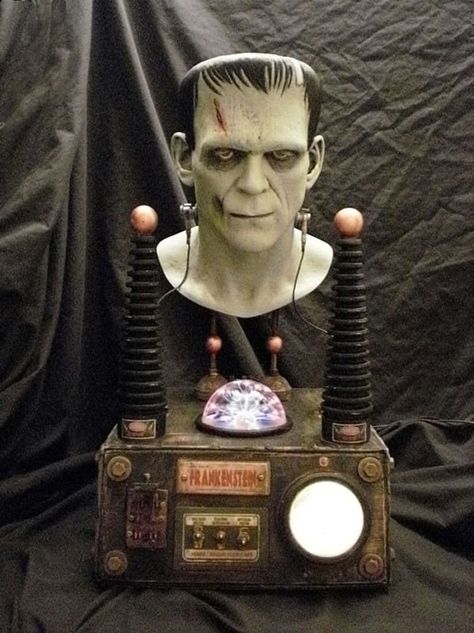 Frankenstein prop Frankenstein Laboratory, Frankenstein Lab, Frankenstein Cake, Scientist Laboratory, Monster Models, Halloween Trophies, Halloween Mad, Mad Scientist Halloween, Scientist Lab