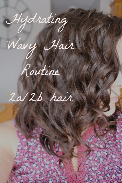 woman with wavy hair 2a 2b wavy hair 2b Wavy Hair, Air Dry Wavy Hair, Wavy Hair 2b, Type 2a Hair, Wavy Hair Routine, 2a Hair, Frizzy Wavy Hair, Wavy Hair Care, Frizzy Curly Hair