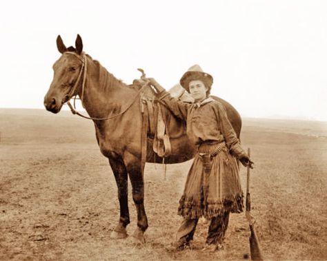 Cowboy Boots And Jeans, Wild West Women, Ranch Women, Picture Story Prompts, Wild West Cowgirl, Cowboy Wear, Saddle Tramp, Old West Photos, Cowgirl Photo