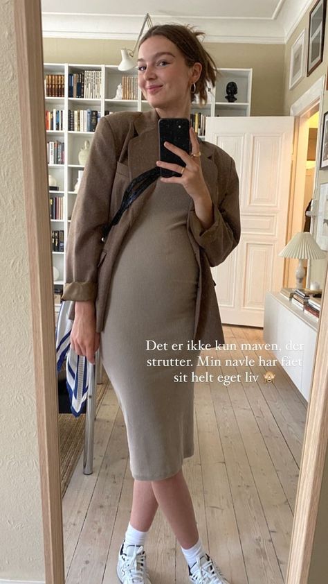 Pregnant Outfit Casual, Blue Dress Pregnant, Classy Pregnancy Outfits, Pregnancy Outfits Casual, Maternity Ootd, Pregnant Outfit, Pregnant Outfits, Pregnancy Outfit, Oversize Dress