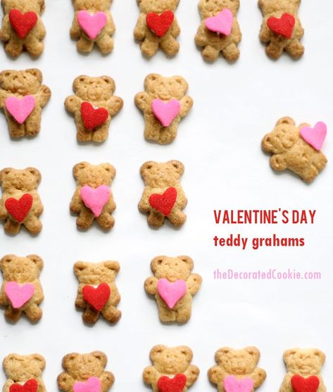 Valentine's Day teddy grahams. Cute little heart-hugging bears are perfect for class treats. Keto Valentines, Valentines Recipes Desserts, Valentine Cookie, Valentines Snacks, Teddy Grahams, Easy Treat, Buy Cookies, Valentine Desserts, Valentines Day Desserts