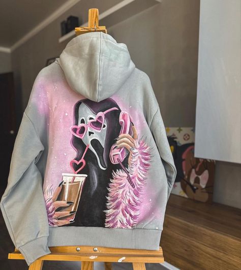 Custom Hoodies Ideas Paint, Hand Painted Sweatshirt Diy, Hoodie Painting Ideas, Hoodie Painting, Reworked Clothes, Painted Clothes Diy, Diy Denim Jacket, Painted Denim Jacket, Painted Jacket