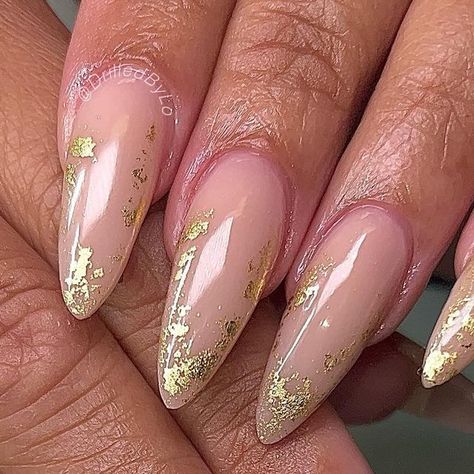 BIG LO the almond slayer on Instagram: "24k., ✨💰 . . Blushed Sand” acrylic @nailedbycleo_shoppe code: DBL10 . . #almondnails #longnails #nudenails #chrome #chromenails #goldflakes #24k #gold #ovalnails #dfwnailtech #dallasnailtech" Almond Nails With Foil, Gold Flake Almond Nails, Nail Designs Gold Flakes, Gold Flakes Nails, Nails Gold Flakes, Gold Almond Nails, Gold Flake Nails, Nails With Gold Flakes, White Almond Nails