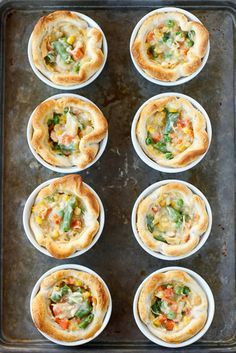 Mini Chicken Pot Pies -- packed with loads of mixed veggies and diced chicken, these 4-ingredient mini pot pies are a quick and easy weeknight meal! I love baking them in individual ramekins for a pretty and fun presentation. | via @unsophisticook on http://unsophisticook.com Mini Chicken Pot Pie Recipe, Pot Pie Recipe Easy, Biscuit Chicken Pot Pie, Individual Chicken Pot Pies, Mini Pot Pies, Chicken Pot Pie Filling, Chicken Pot Pies, Can Chicken Recipes, Chicken Shredded