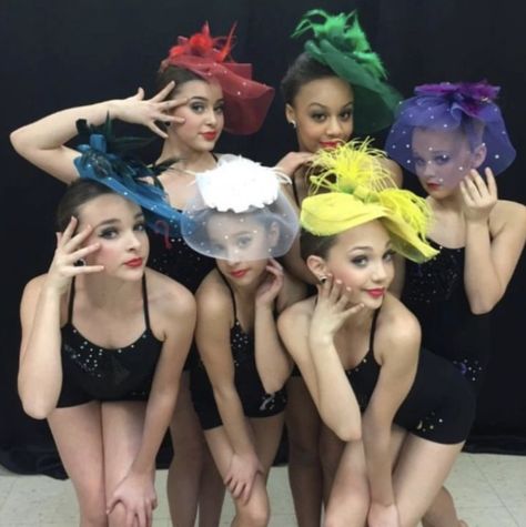 Dance Moms Group Photos, Aldc Pfp, Dance Moms Rares, Dance Moms Pyramid, Funny Group Pictures, Dance Moms Season 5, Mom Photo Shoots, Dance Moms Group Dances, Maddie Z