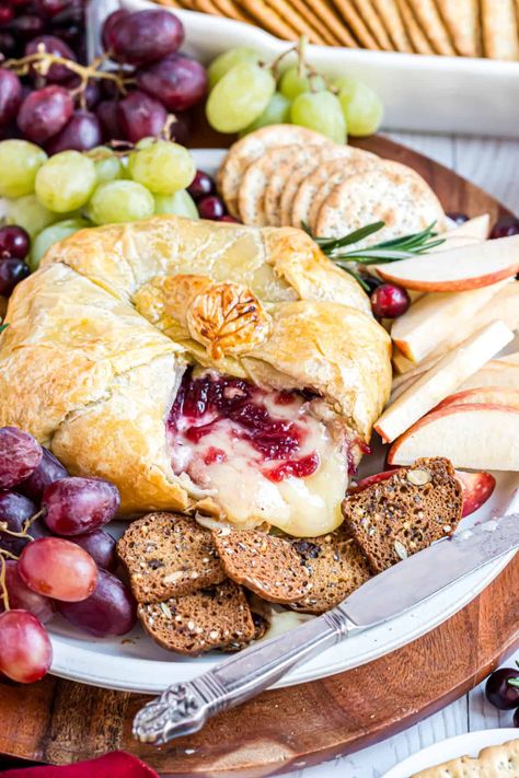 Puff Pastry Wrapped Cranberry Brie - Shugary Sweets Brie And Puff Pastry, Whipped Brie, Brie Cranberry, Baked Brie Recipes, Cranberry Brie, Thanksgiving Appetizer, Thanksgiving Appetizer Recipes, Brie Recipes, Shugary Sweets