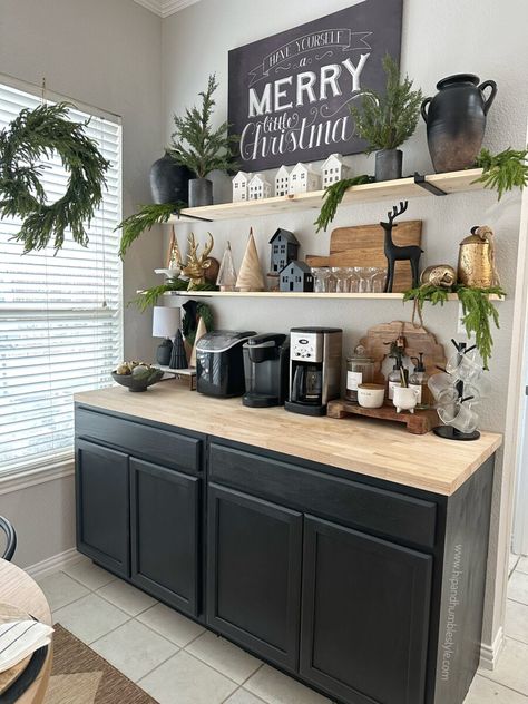 How To Create A Beautiful And Festive Coffee Bar * Hip & Humble Style Buffet Table Bar Ideas Decor, Coffee Bar Christmas Decor Ideas, Christmas Decor Coffee Bar, Above Coffee Bar Decor, Hot Chocolate Bar Kitchen Counter, Christmas Coffee Station Ideas, Simple Christmas Coffee Bar, Christmas Coffee Decor, Xmas Coffee Bar