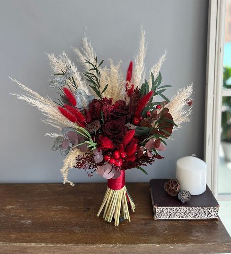 Red Dried Flowers, Dried Flowers Wedding Bouquet, Wedding Bouquet Red, Burgundy Bridesmaids, Bouquet Dried Flowers, Bouquet Burgundy, Flowers Wedding Bouquet, Green Wedding Bouquet, Pampas Grass Bouquet