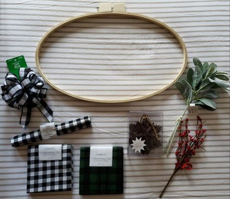 Farmhouse Embroidery Hoop Decor, Embroidery Hoop Wreath Diy, Hoop Wreath Diy, Embroidery Hoop Diy, Crochet Wreaths, Embroidery Hoop Wreath, Fall Candles Diy, Hoop Crafts, Farmhouse Wreaths