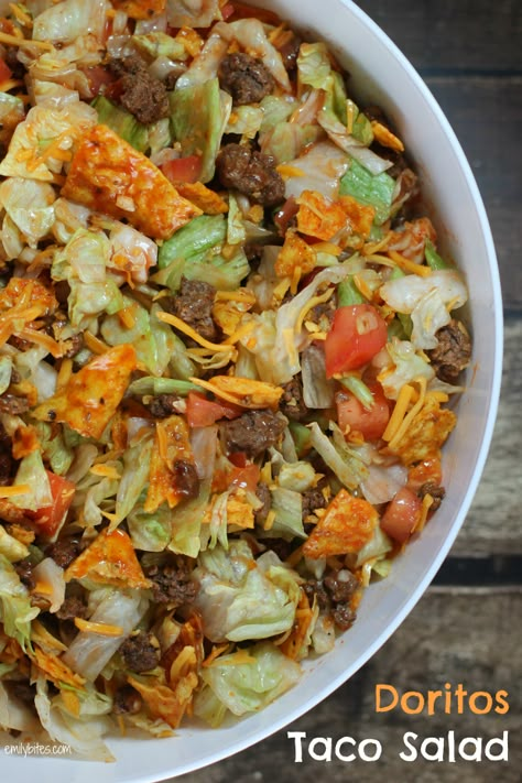 Doritos Taco Salad - Emily Bites Doritos Taco Salad, Taco Salad Doritos, Doritos Taco, Emily Bites, Salad Coleslaw, Taco Salads, Resep Salad, Taco Salad Recipes, Queso Dip