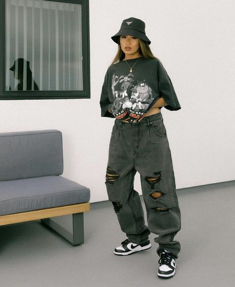 Hiphop Women Outfits, Street Wear Women Outfits, Metro Outfit, Hiphop Outfit Women Street Style, Urban Street Style Women, Hip Hop Fashion Women's, Hiphop Outfit, Bratz Aesthetic Outfit, Hip Hop Style Women