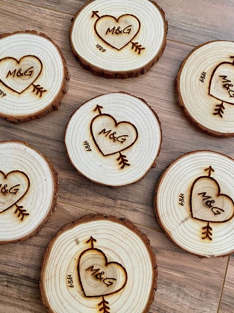 Personalized Wooden Wedding Gifts, Wood Ornament Wedding Favors, Wood Burning Wedding Signs, Wood Burning Initials, Wood Wedding Diy, Wood Burning Heart, Wood Burning Wedding Ideas, Wooden Wedding Favors, Wedding Engraving Ideas