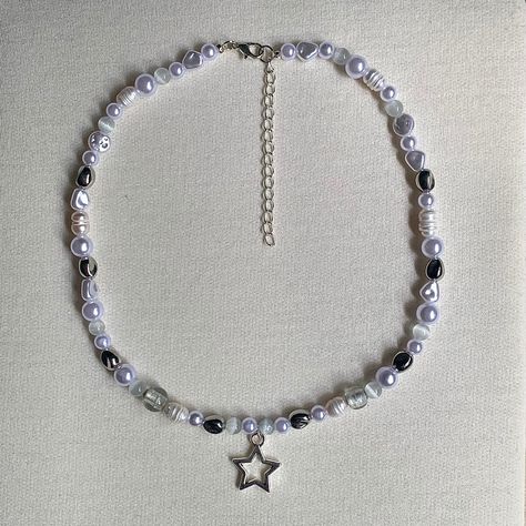 Aesthetic Star Necklace, Diy Star Necklace, Beaded Star Necklace, Star Beaded Necklace, Star Necklace Aesthetic, Jewerly Diy Ideas, Collares Aesthetic, Diy Beaded Rings, Diy Bracelet Designs